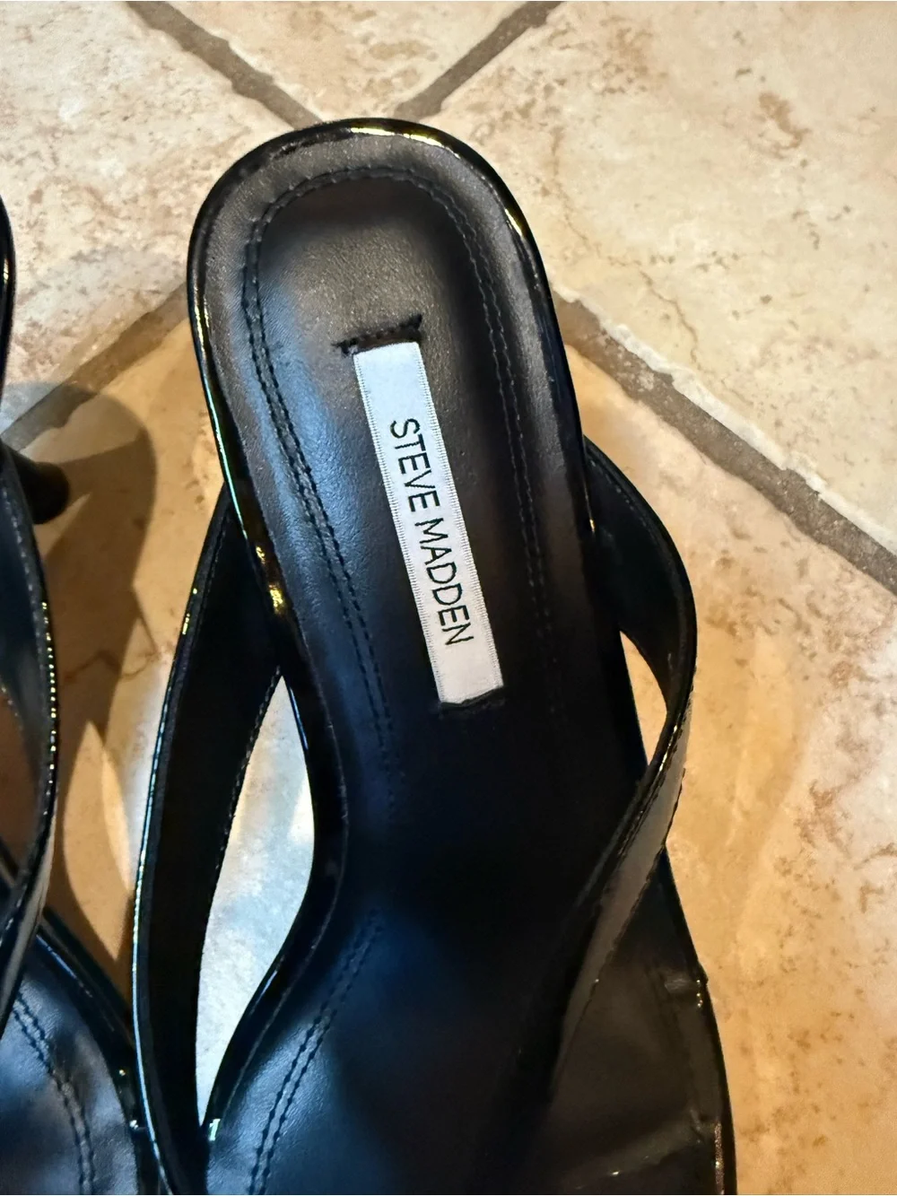 Steve Madden Black Patent heeled faroah Thong Sandals NEW !